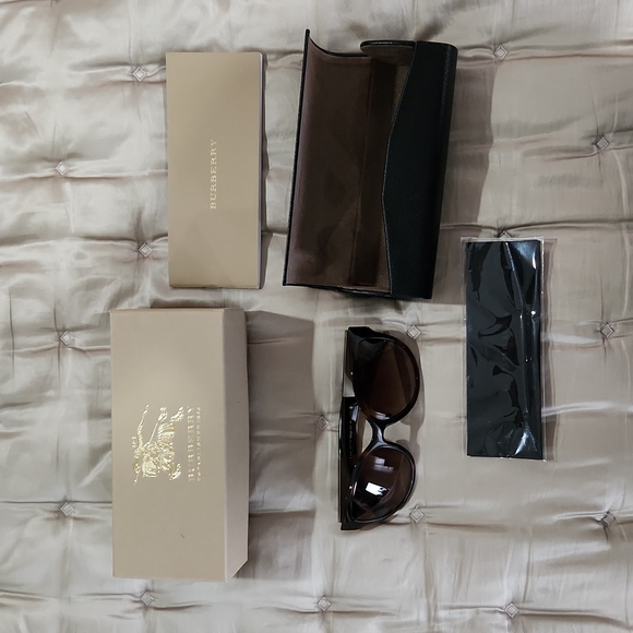 Burberry Sunglasses - Picture 13 of 16